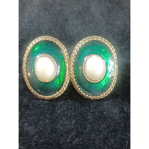 Vintage Green Enameled Faux White Pearl Pierced Round Golden Toned Earring - Picture 1 of 7